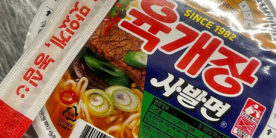 農心 ユッケジャン サバルミョン(カップ麺)— GS25で1,200ウォン