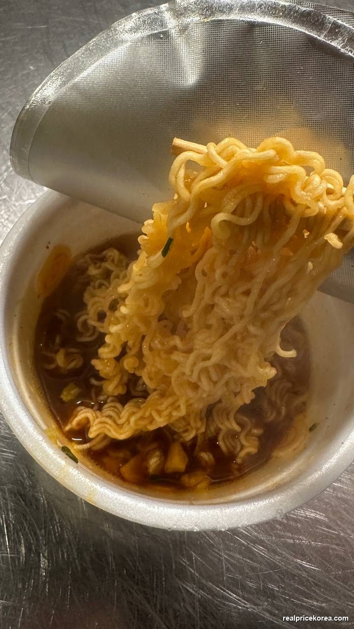 Nongshim Yukgaejang Sabalmyeon (spicy beef cup ramen, 86g)